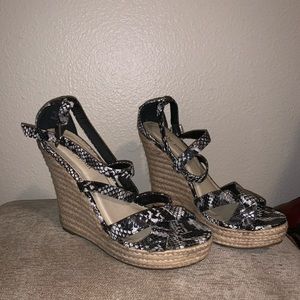 Cathy Jean Black & White Snakeskin Wedge Sandals Size 10